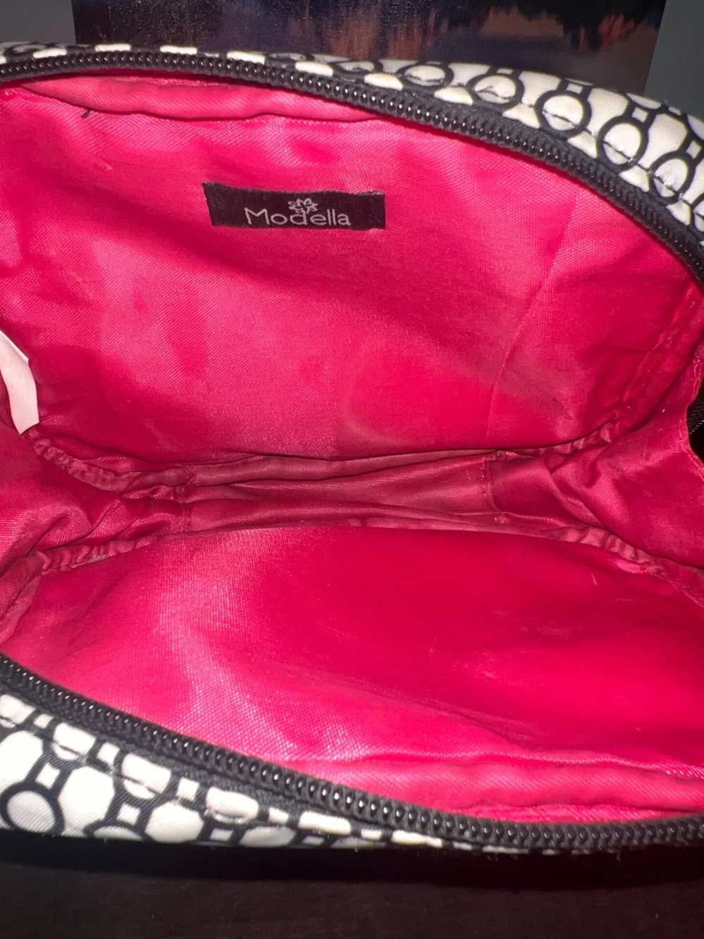 Modella compact black